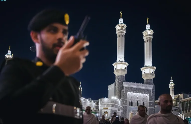 الأمن العام في المدينة يستمر في تقديم الدعم لحجاج إيران بعد انتهاء مناسكهم الأمن العام في المدينة يستمر في تقديم الدعم لحجاج إيران بعد انتهاء مناسكهم