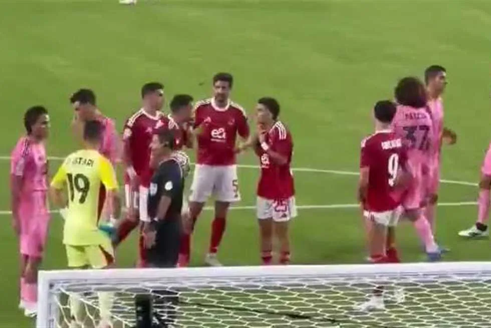 الأهلي: نحن لا نتعاقد مع زيزو للركلات الحرة بعد أزمة تريزيجيه الأهلي: نحن لا نتعاقد مع زيزو للركلات الحرة بعد أزمة تريزيجيه