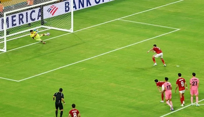 الأهلي يبدأ تحقيقاته حول أزمة “ركلة المليون دولار” في كأس العالم للأندية الأهلي يبدأ تحقيقاته حول أزمة “ركلة المليون دولار” في كأس العالم للأندية