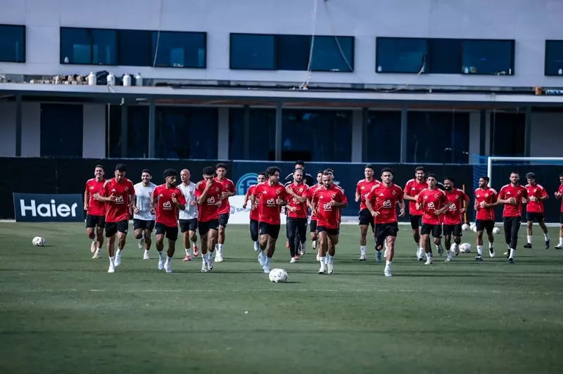 الأهلي يبدأ تدريباته الأولى في أمريكا بمشاركة بن رمضان والصفقات الجديدة الأهلي يبدأ تدريباته الأولى في أمريكا بمشاركة بن رمضان والصفقات الجديدة