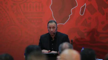 الأهلي يُعلن عن عدم استطاعة محمود الخطيب السفر إلى أمريكا بسبب ظروف صحية طارئة.