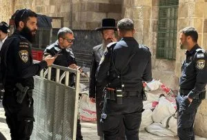 الأوقاف تدين إغلاق الاحتلال للمسجد الأقصى والحرم الإبراهيمي الأوقاف تدين إغلاق الاحتلال للمسجد الأقصى والحرم الإبراهيمي