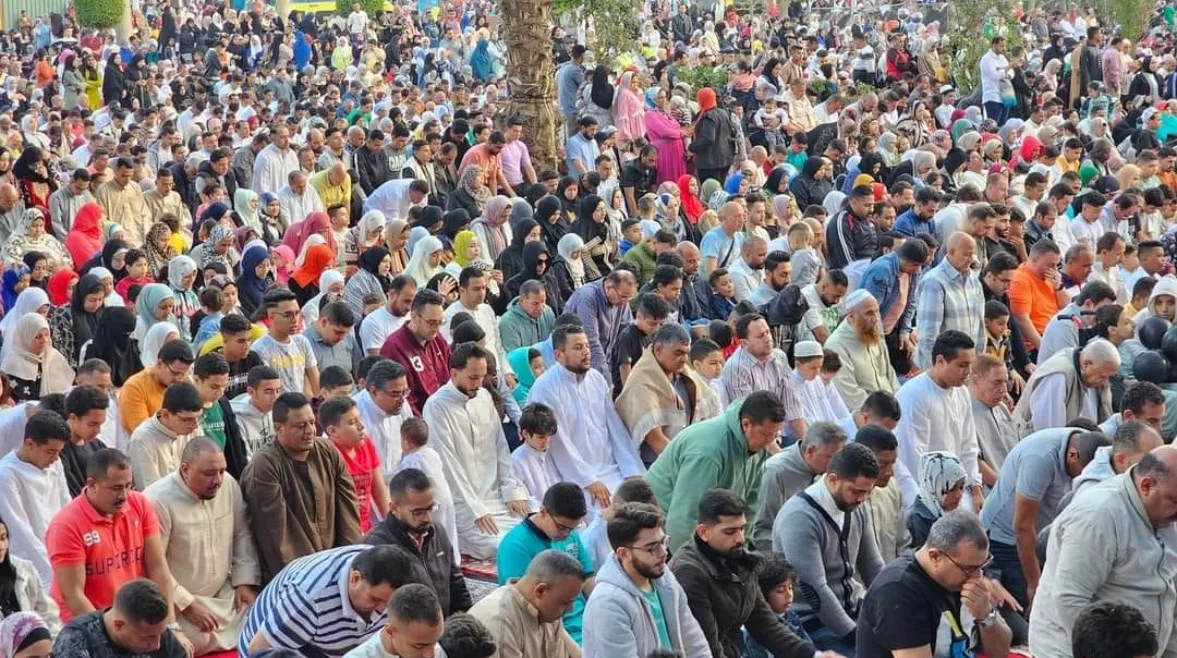 “الأوقاف” تنبه الرجال والنساء من “انتهاك واضح للشرع” أثناء صلاة العيد “الأوقاف” تنبه الرجال والنساء من “انتهاك واضح للشرع” أثناء صلاة العيد