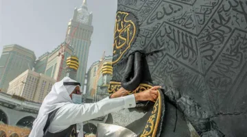 «الإحرام والتشمير».. ما سبب رفع كسوة الكعبة خلال موسم الحج؟