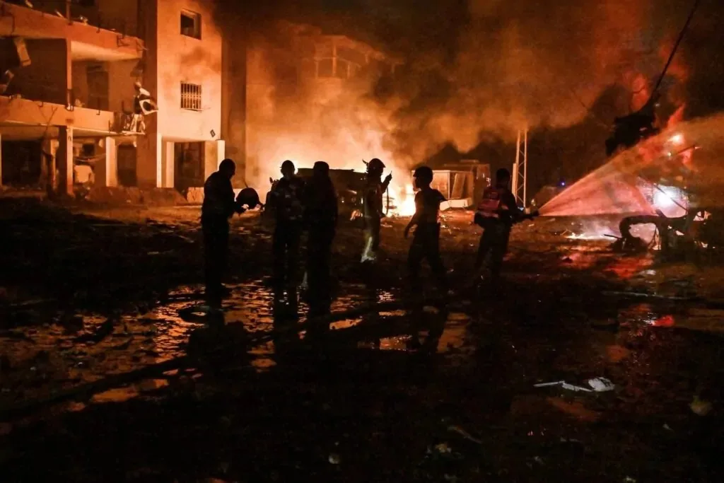 الإسعاف الإسرائيلي: 20 جريحًا، من بينهم حالة حرجة على الأقل، نتيجة سقوط الصواريخ الإيرانية. الإسعاف الإسرائيلي: 20 جريحًا، من بينهم حالة حرجة على الأقل، نتيجة سقوط الصواريخ الإيرانية.