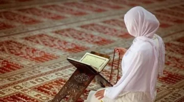 الإفتاء: يُسمح للمرضع بتجميع الصلوات في حال وجود صعوبة لتخفيف الحرج.