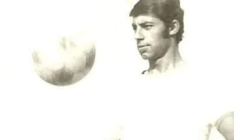الاتحاد المصري لكرة القدم يُنعى لاعب المصري سمير الغزناوي الاتحاد المصري لكرة القدم يُنعى لاعب المصري سمير الغزناوي