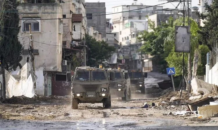 الاحتلال الإسرائيلي يداهم كوبر وبيتونيا ومخيم الجلزون وقرية فقوعة الاحتلال الإسرائيلي يداهم كوبر وبيتونيا ومخيم الجلزون وقرية فقوعة
