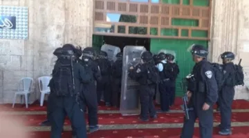 الاحتلال الإسرائيلي يغلق المسجد الأقصى في وقت فرض “إغلاق كامل” على الضفة الغربية
