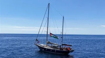 الاحتلال يفرض حصارًا على السفينة مادلين ويمنعها من الوصول إلى شواطئ غزة.