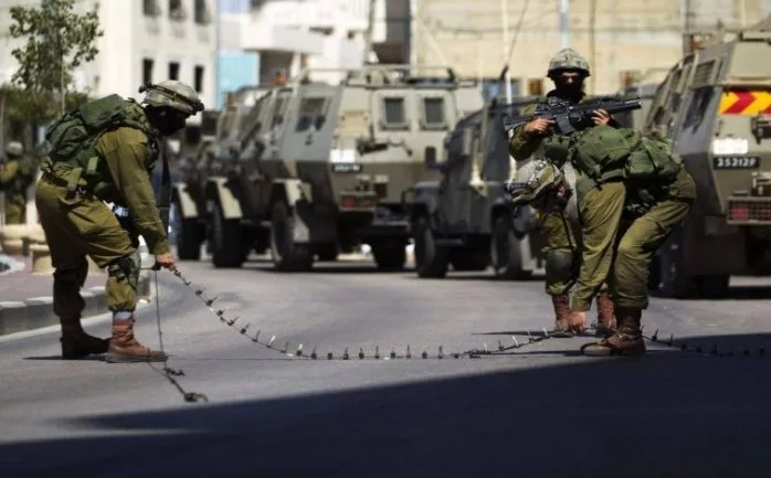 الاحتلال يفرض قيوداً مشددة على مدن الضفة ويستخدم القوة ضد المواطنين في سلفيت الاحتلال يفرض قيوداً مشددة على مدن الضفة ويستخدم القوة ضد المواطنين في سلفيت