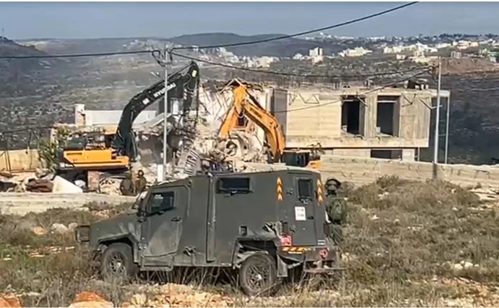 الاحتلال يُخطر بهدم منشأة في قلقيلية ومستوطون يهددون بت demolishing 20 منزلاً في نابلس الاحتلال يُخطر بهدم منشأة في قلقيلية ومستوطون يهددون بت demolishing 20 منزلاً في نابلس
