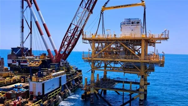 البترول تكمل إنشاء منصة بحرية في حقل الغاز غرب البرلس البترول تكمل إنشاء منصة بحرية في حقل الغاز غرب البرلس