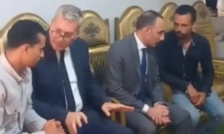 البترول: فرص عمل لعائلة “خالد شوقي” مع وديعة بقيمة مليون جنيه وتغطية تعليم ابنته. البترول: فرص عمل لعائلة “خالد شوقي” مع وديعة بقيمة مليون جنيه وتغطية تعليم ابنته.