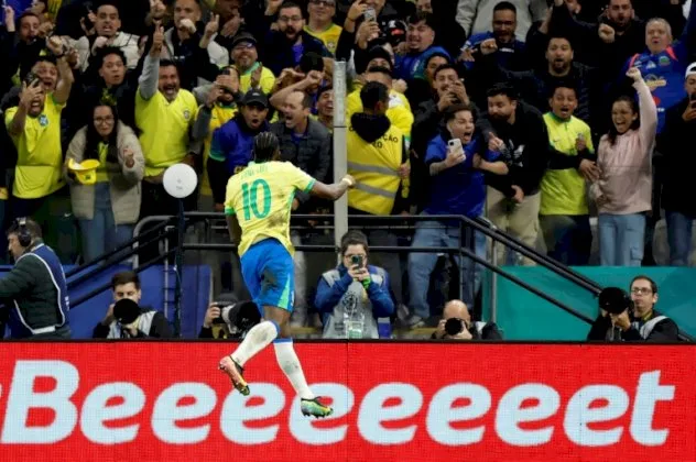 البرازيل والإكوادور تضمنان تأهلهما، والأوروغواي تقترب من ذلك. البرازيل والإكوادور تضمنان تأهلهما، والأوروغواي تقترب من ذلك.