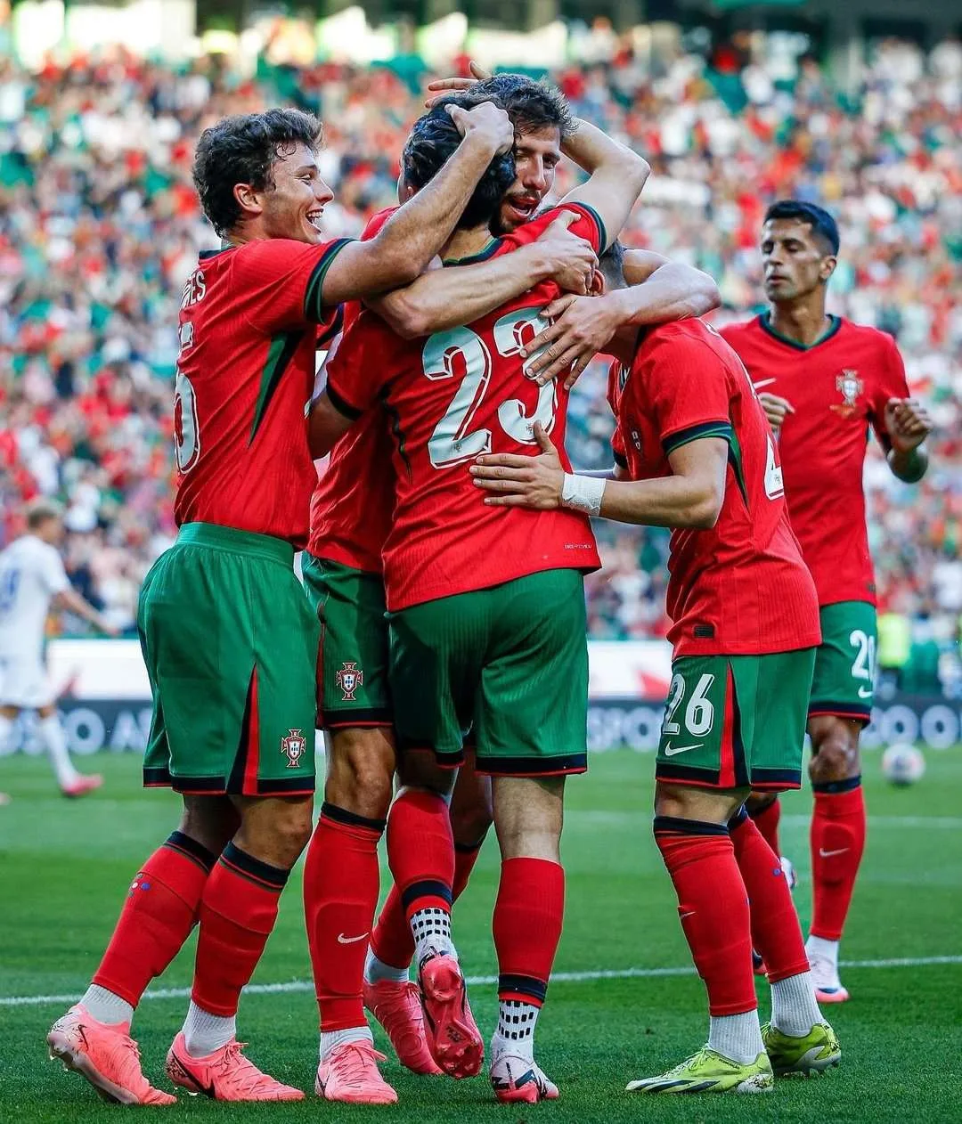 البرتغال تتوج بلقب دوري الأمم الأوروبية بعد انتصارها على إسبانيا البرتغال تتوج بلقب دوري الأمم الأوروبية بعد انتصارها على إسبانيا