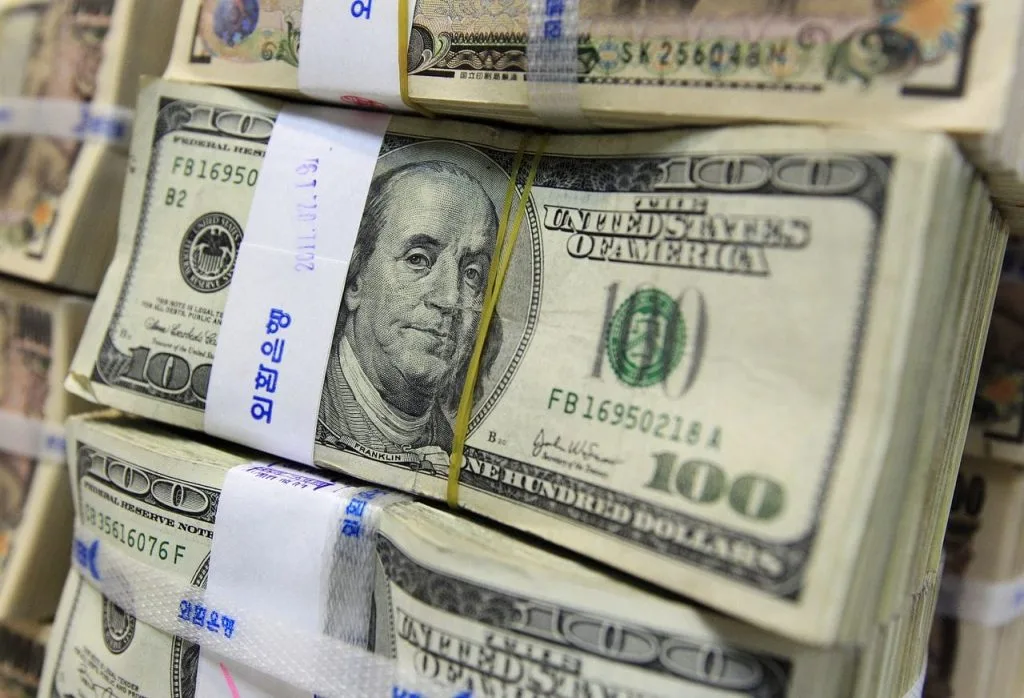 البنك المركزي الأوروبي: انخفاض نسبة الدولار في الأسواق العالمية خلال العام الفائت البنك المركزي الأوروبي: انخفاض نسبة الدولار في الأسواق العالمية خلال العام الفائت
