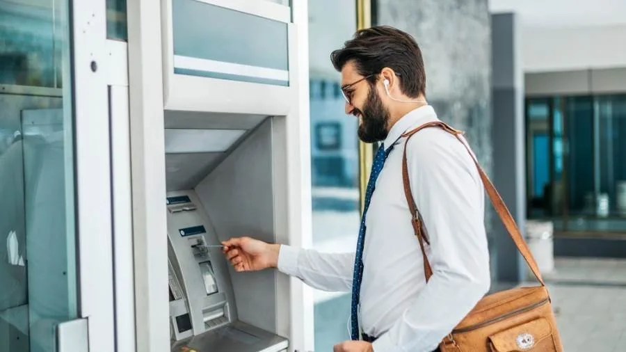 البنوك تجهز ماكينات الصراف الآلي لمواجهة احتياجات المواطنين في عطلة عيد الأضحى البنوك تجهز ماكينات الصراف الآلي لمواجهة احتياجات المواطنين في عطلة عيد الأضحى