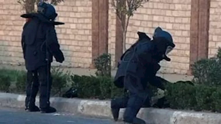 التحقيق في سيارة خاصة ببهتيم و”المفرقعات” تصل لمكان الإبلاغ التحقيق في سيارة خاصة ببهتيم و”المفرقعات” تصل لمكان الإبلاغ