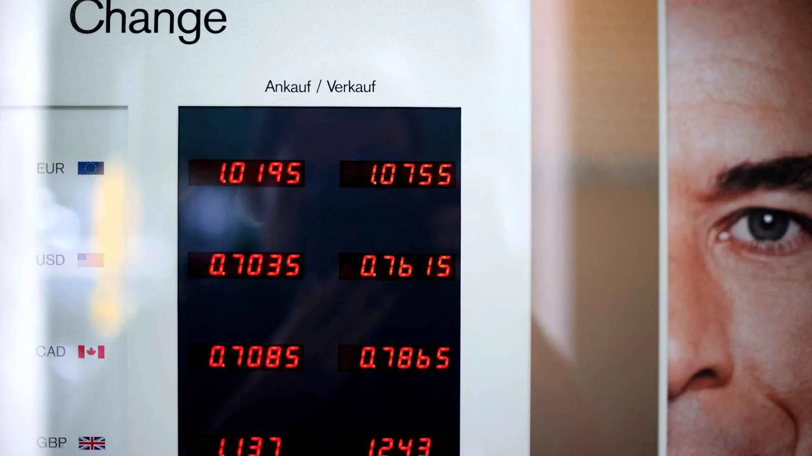 التحليل الفني: زوج العملات USD/CHF يتجاوز القناة السلبية التحليل الفني: زوج العملات USD/CHF يتجاوز القناة السلبية