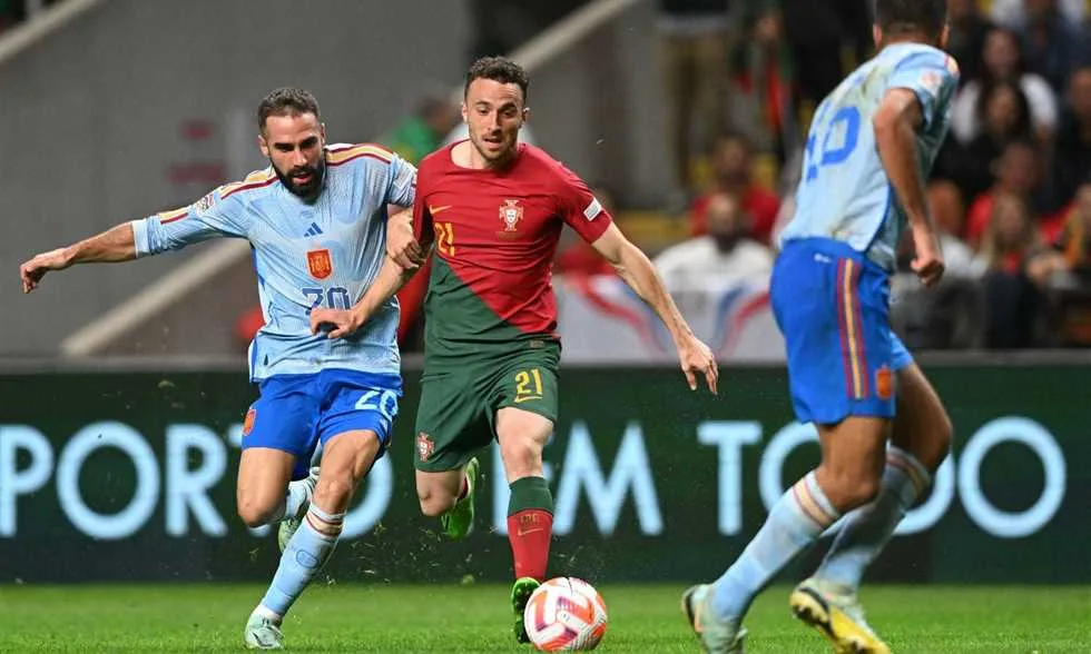 التشكيل – رونالدو يقود هجوم منتخب البرتغال ويامال أساسي مع إسبانيا في نهائي دوري الأمم الأوروبية التشكيل – رونالدو يقود هجوم منتخب البرتغال ويامال أساسي مع إسبانيا في نهائي دوري الأمم الأوروبية