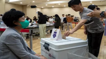 الجنوبيون الكوريون يشاركون في الانتخابات لاختيار رئيس جديد