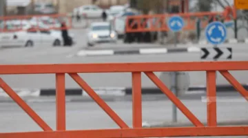 الجيش الإسرائيلي يشدد الحصار في الضفة الغربية ويغلق مداخل المدن.