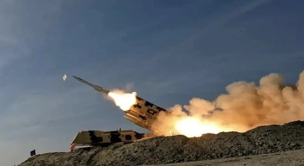 الجيش الإسرائيلي يعلن عن أول رد فعل لإيران بعد الهجمات العسكرية على طهران الجيش الإسرائيلي يعلن عن أول رد فعل لإيران بعد الهجمات العسكرية على طهران