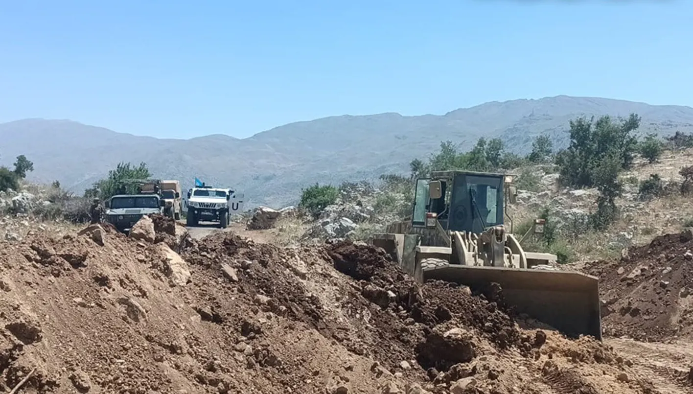 الجيش اللبناني يقوم بإزالة السواتر الترابية في محيط بلدة شبعا – حاصبيا (صور) الجيش اللبناني يقوم بإزالة السواتر الترابية في محيط بلدة شبعا – حاصبيا (صور)