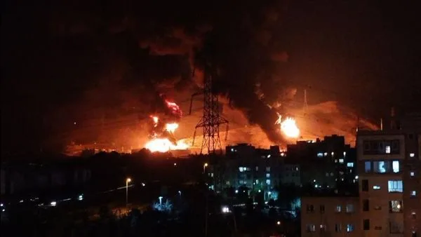 الحرس الثوري الإيراني يتوعد بضربات مكثفة على إسرائيل ويحث المدنيين على إخلاء المنطقة. الحرس الثوري الإيراني يتوعد بضربات مكثفة على إسرائيل ويحث المدنيين على إخلاء المنطقة.