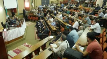 الحكومة الجزائرية تبحث مع البنوك التحديات المتعلقة بتصدير السلع إلى السوق الليبية