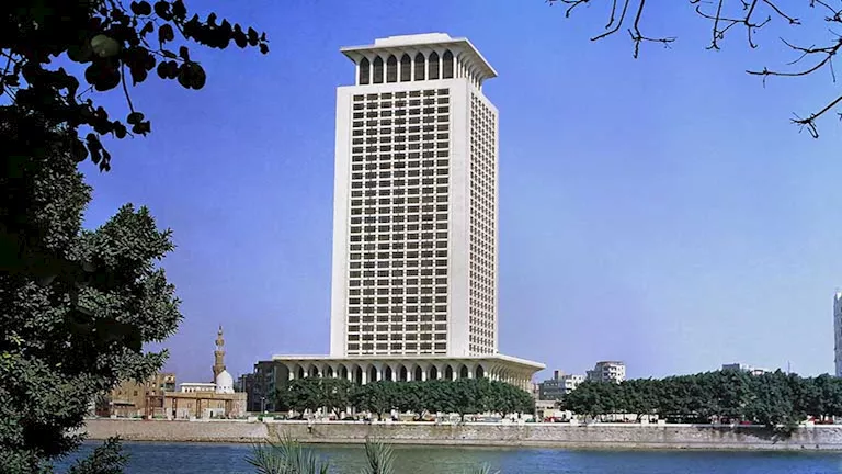الخارجية تراقب أوضاع المصريين المقيمين في إيران الخارجية تراقب أوضاع المصريين المقيمين في إيران