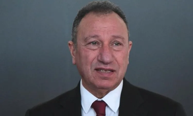 الخطيب يتفقد حالة إمام عاشور ويطمئن على رعايته الخطيب يتفقد حالة إمام عاشور ويطمئن على رعايته