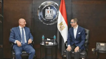الخطيب يطالب أبل بفتح أول متجر رسمي لها في مصر