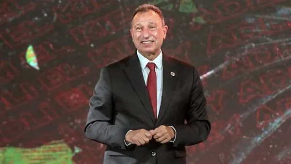الخطيب يمنح لاعبي الأهلي مليون جنيه حافزاً قبل مباراة بالميراس في كأس العالم للأندية الخطيب يمنح لاعبي الأهلي مليون جنيه حافزاً قبل مباراة بالميراس في كأس العالم للأندية