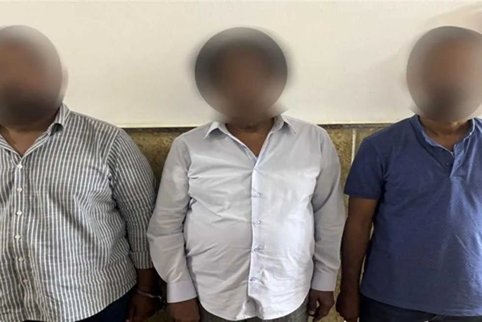 «الداخلية» تكشف تفاصيل اقتحام منزل سيدة في الجيزة من قبل ثلاثة أشخاص بدافع السرقة «الداخلية» تكشف تفاصيل اقتحام منزل سيدة في الجيزة من قبل ثلاثة أشخاص بدافع السرقة