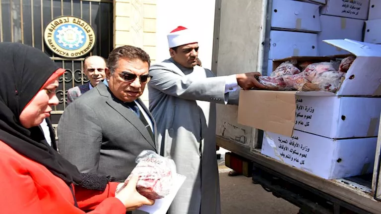 الدقهلية تستلم لحوم “صكوك الإطعام” لتوزيعها على الأسر المحتاجة (صور) الدقهلية تستلم لحوم “صكوك الإطعام” لتوزيعها على الأسر المحتاجة (صور)