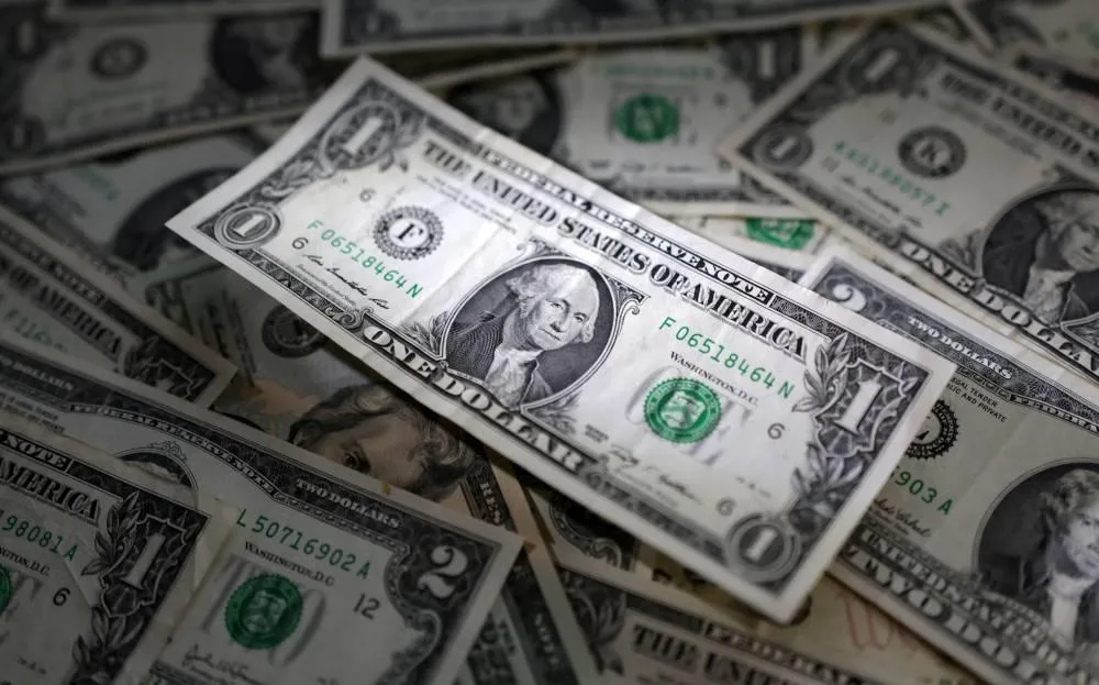 الدولار يتراجع بفعل أداء الاقتصاد الأمريكي والأزمات التجارية الدولار يتراجع بفعل أداء الاقتصاد الأمريكي والأزمات التجارية