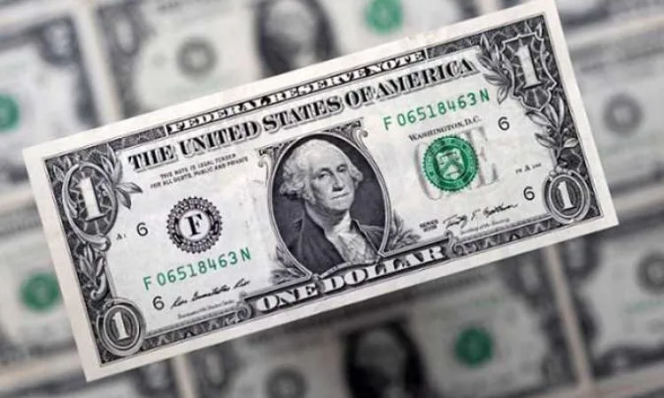 الدولار يهبط مقابل العملات الرئيسية في انتظار محادثات مهمة بين واشنطن وبكين الدولار يهبط مقابل العملات الرئيسية في انتظار محادثات مهمة بين واشنطن وبكين