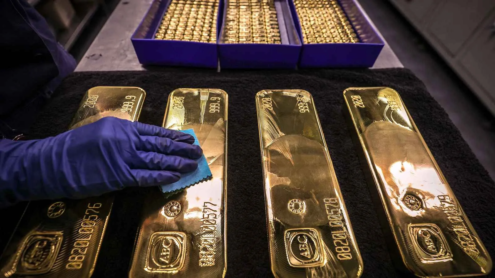الذهب يتألق وسط غموض الاتفاق التجاري وترقب لإحصائيات التضخم الأمريكية الذهب يتألق وسط غموض الاتفاق التجاري وترقب لإحصائيات التضخم الأمريكية