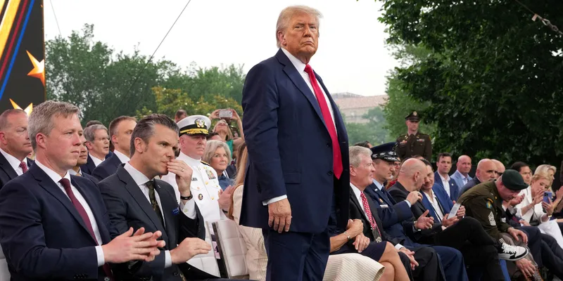 الرئيس الأمريكي يطالب إسرائيل وإيران بـ “الوصول إلى اتفاق” الرئيس الأمريكي يطالب إسرائيل وإيران بـ “الوصول إلى اتفاق”