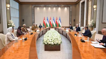 الرئيس الأوزبكي يرحب بوزير التجارة والصناعة وتعزيز الاستثمار