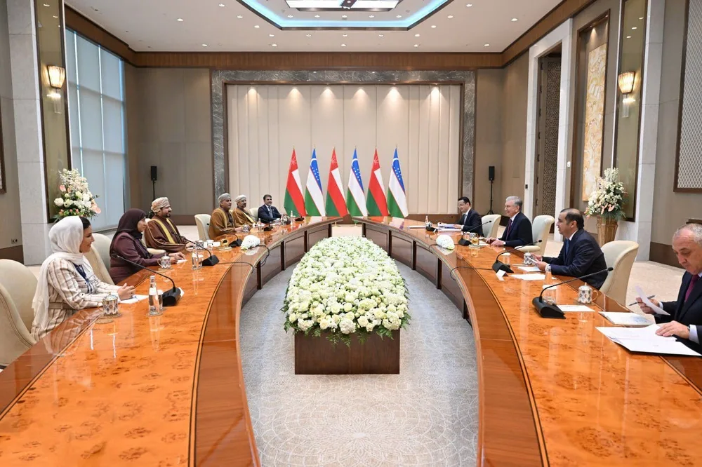 الرئيس الأوزبكي يرحب بوزير التجارة والصناعة وتعزيز الاستثمار الرئيس الأوزبكي يرحب بوزير التجارة والصناعة وتعزيز الاستثمار