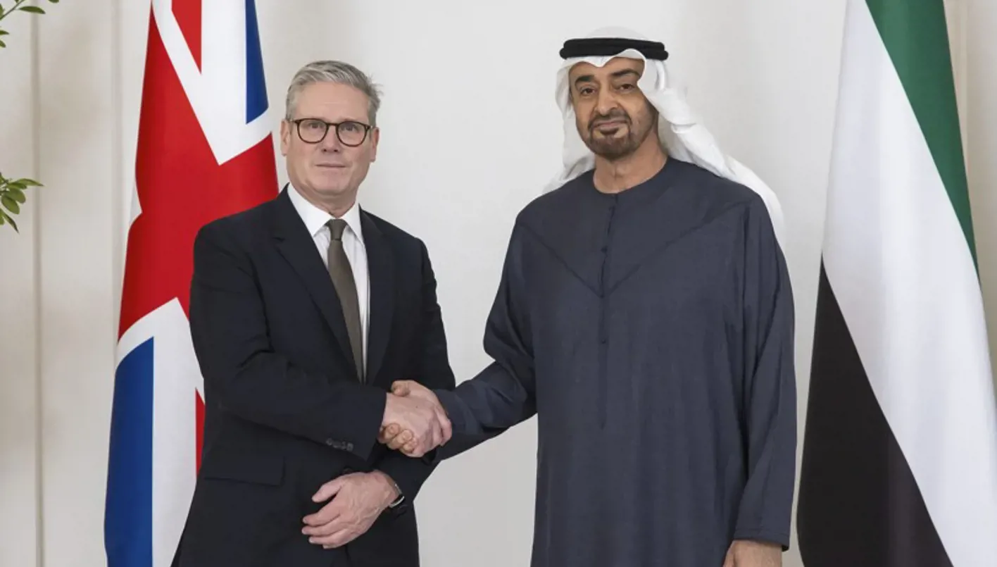الرئيس الإماراتي محمد بن زايد يلتقي برئيس وزراء بريطانيا لمناقشة العلاقات الثنائية وتطورات المنطقة العربية. الرئيس الإماراتي محمد بن زايد يلتقي برئيس وزراء بريطانيا لمناقشة العلاقات الثنائية وتطورات المنطقة العربية.
