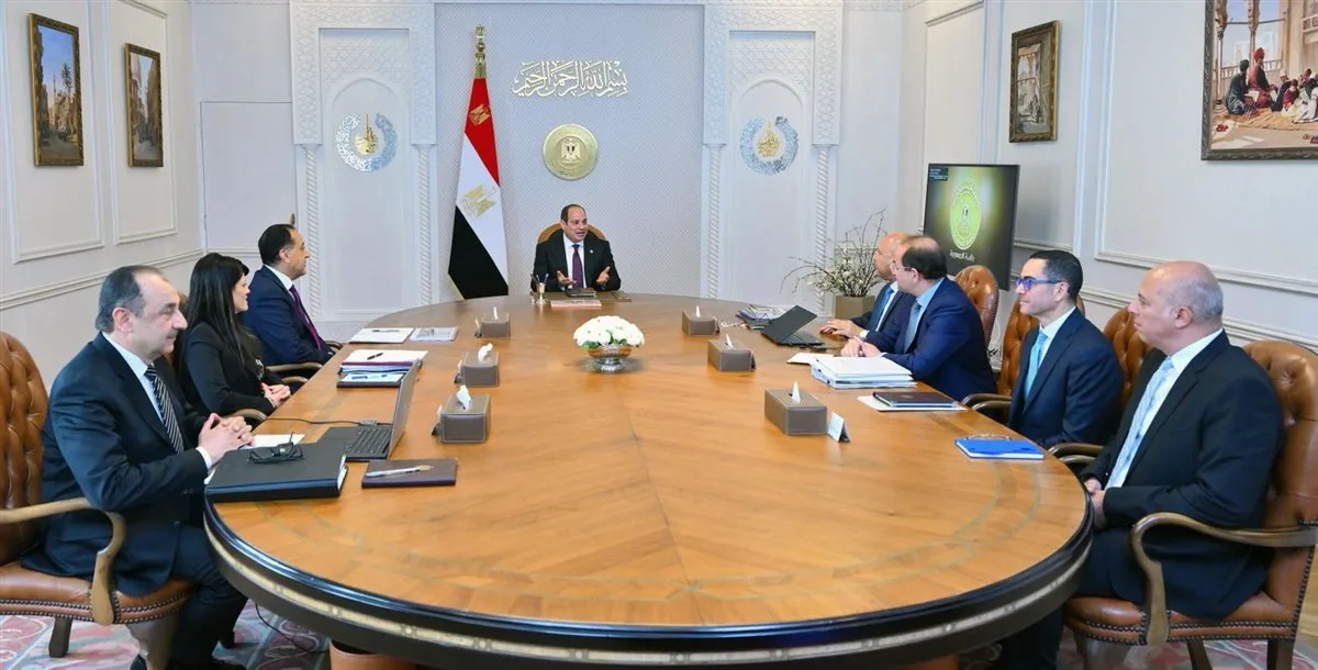 الرئيس السيسي يأمر بالاستمرار في تعزيز وتطوير كفاءة الشركات التابعة للقطاع العام. الرئيس السيسي يأمر بالاستمرار في تعزيز وتطوير كفاءة الشركات التابعة للقطاع العام.