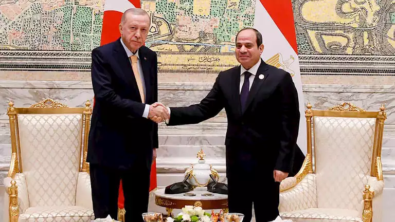 الرئيس السيسي يستقبل مكالمة من نظيره التركي لمناقشة القضايا الإقليمية الرئيس السيسي يستقبل مكالمة من نظيره التركي لمناقشة القضايا الإقليمية