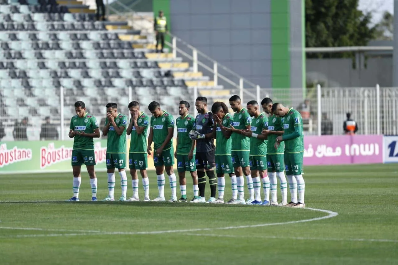 الرجاء يواجه خطر عقوبات جديدة نتيجة حكم نهائي لصالح لاعب قديم. الرجاء يواجه خطر عقوبات جديدة نتيجة حكم نهائي لصالح لاعب قديم.