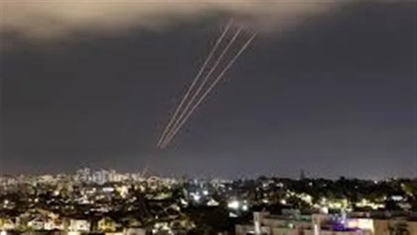 الرد الإيراني انطلق.. إطلاق مئات الصواريخ الباليستية نحو إسرائيل الرد الإيراني انطلق.. إطلاق مئات الصواريخ الباليستية نحو إسرائيل