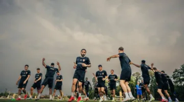 «الزعيم» يبارك لجماهيره بمناسبة العيد ويتعهد برفع راية كرة الإمارات.