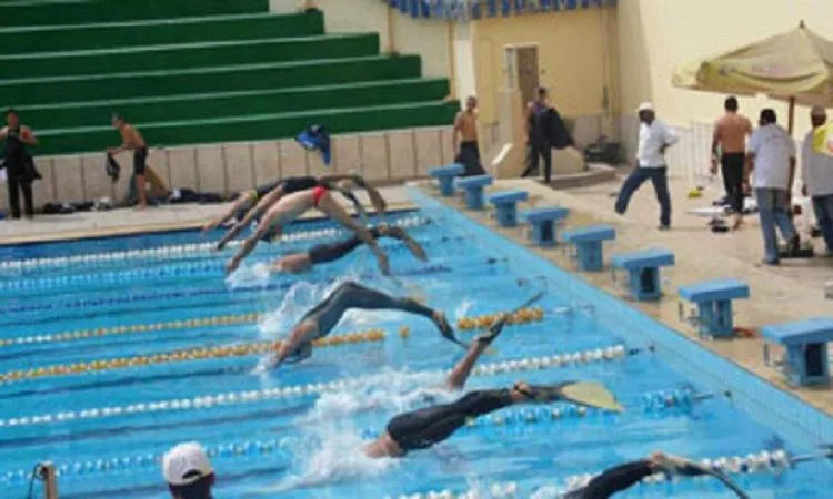 السباحة الكندية “سمر ماكنتوش” تحقّق رقماً قياسياً عالمياً في سباق 200 متر